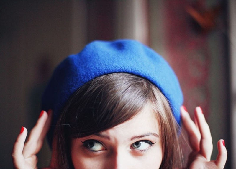 How To Wear A Female Beret In The Winter?