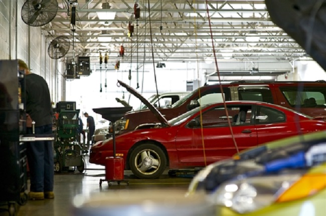 Signs You Need to Visit an Auto Repair Shop